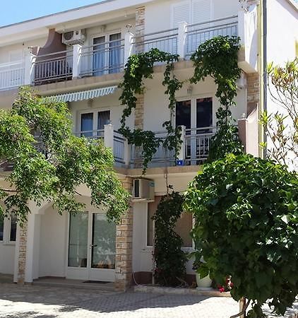 Apartments Ivi Vir Exterior photo