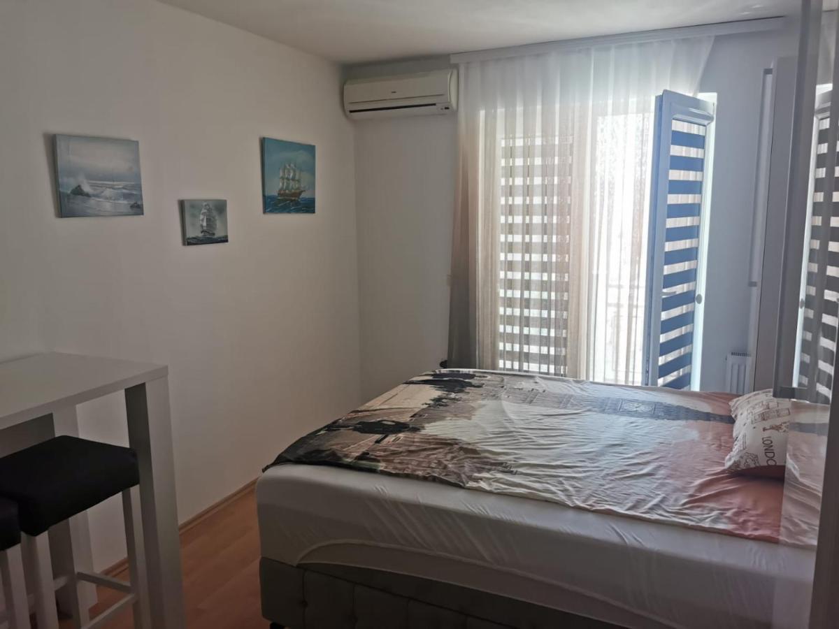 Apartments Ivi Vir Exterior photo